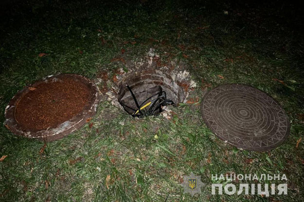 В Киевской области был задержан мародер. У злоумышленника изъяли 70 метров кабеля связи
