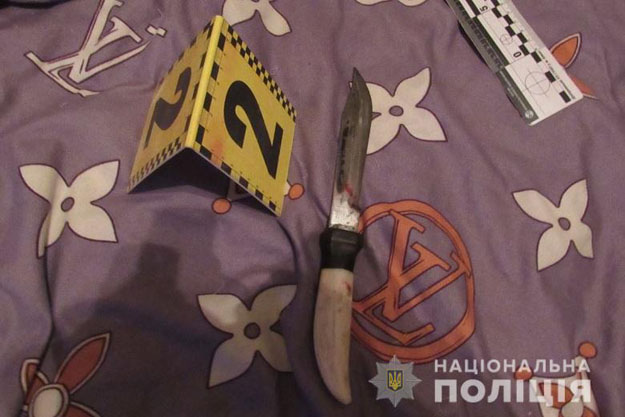 В Киеве во время злоупотребления алкогольными напитками киевлянин ударил ножом собутыльника