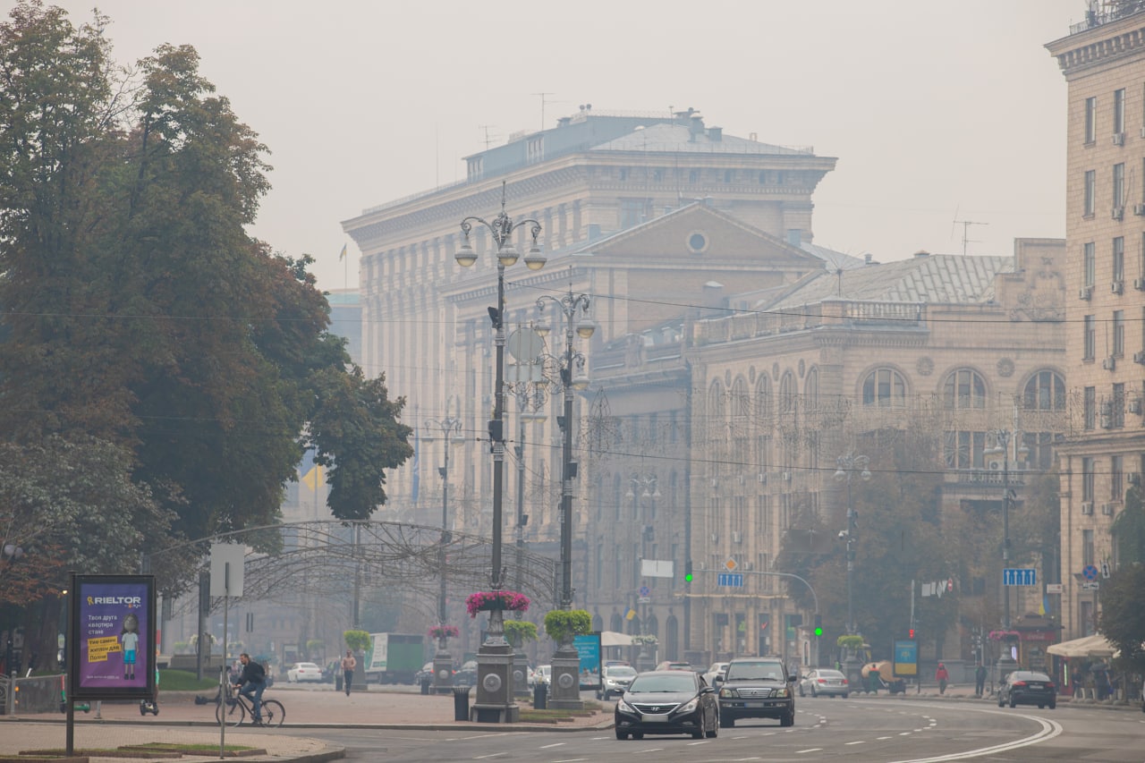 В Киеве наблюдается задымление воздуха из-за пожаров в области. Горожанам рекомендуют держать окна закрытыми