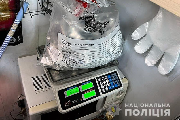 В Киеве правоохранители разоблачили наркодилера, у которого изъяли более пяти килограммов гашиша
