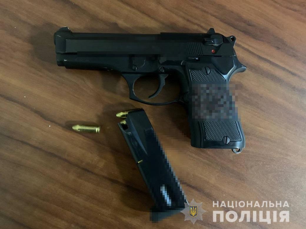 В Киеве мужчина во время застолья застрелил своего знакомого