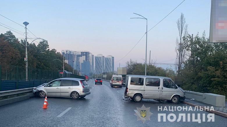 В Киеве произошло нестандартное ДТП со смертельным исходом. Пострадавший погиб под колесами своего собственного автомобиля