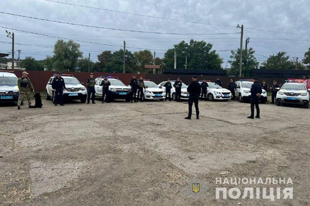 У Коцюбинському поліцейські провели масові перевірки гомадян та автомобілів