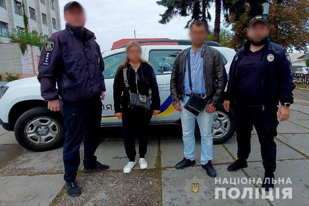На Київщині жінка-волонтер намагалася купити автомобіль для ЗСУ та віддала гроші шахраям.