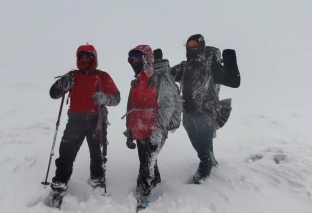 У Карпатах через снігопад застрягли туристи з Києва