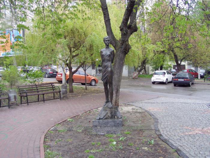В Киеве предлагают снести коммунистический памятник