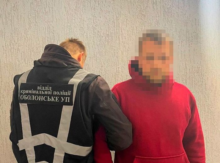 Выследил и приставал в лифте: в Киеве на ребенка напал педофил