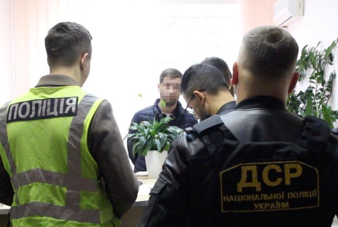В Киеве чиновник растратил деньги, выделенные на ремонт сквера