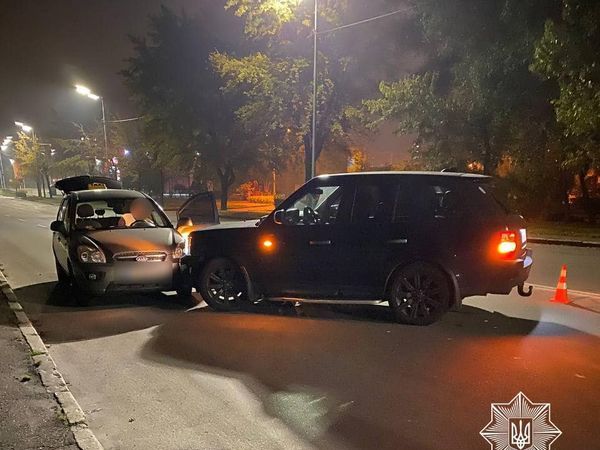 В  Киеве пьяный водитель устроил ДТП и решил сбежать