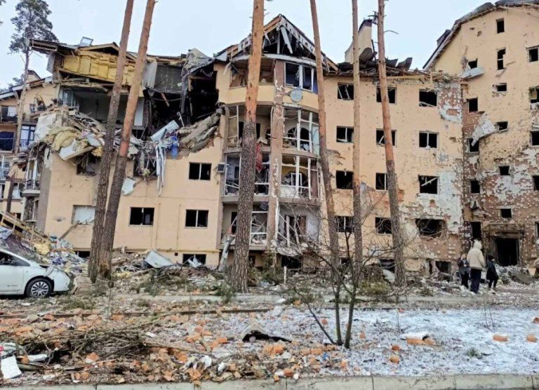 В Ирпене демонтируют дома, разрушенные оккупантами