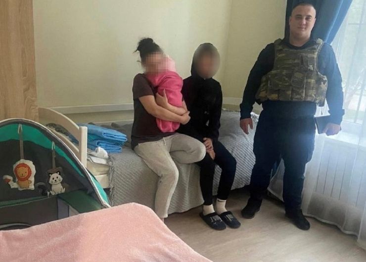В Киеве домашний тиран не пускал домой жену с грудным младенцем