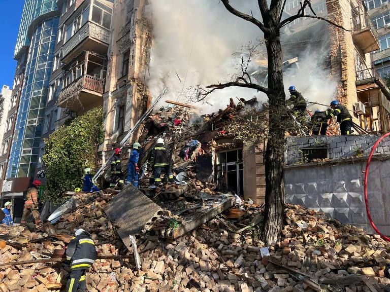 Удар дронами по Киеву: в жилом доме – взрыв, под завалами есть люди