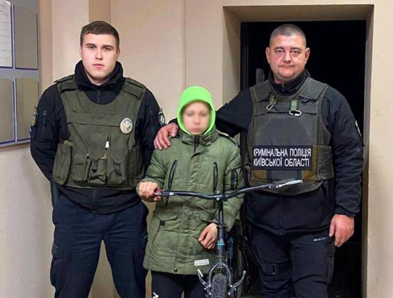 Пропавшего мальчика из Киевской области нашли в 30 километрах от дома