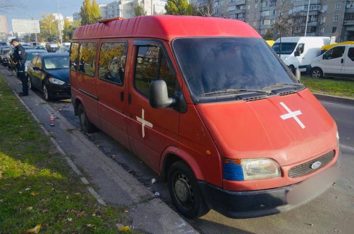 В Киеве вандал испортил машину военного