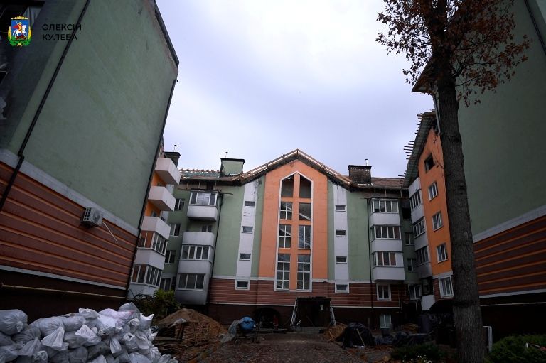 В Ірпені відновлюють будинок, пошкоджений окупантами