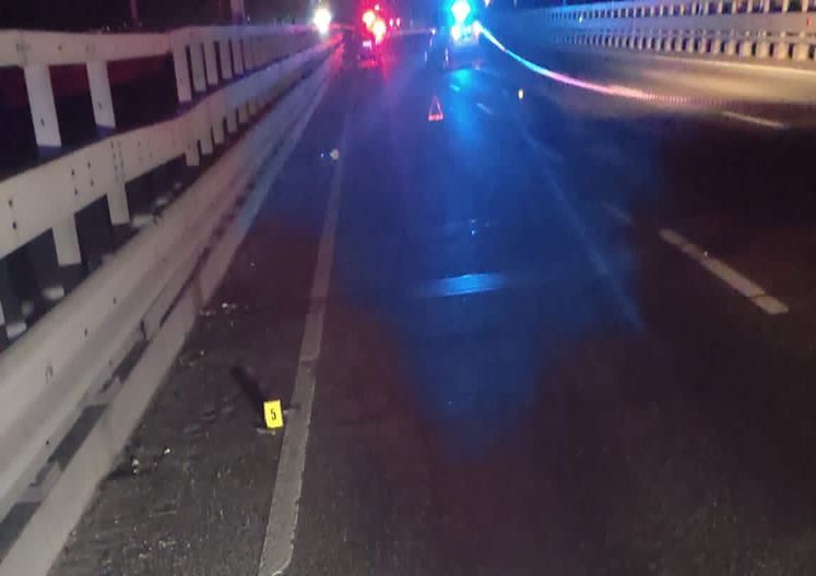 На Дарницькому мосту водій BMW на смерть збив чоловіка і втік.