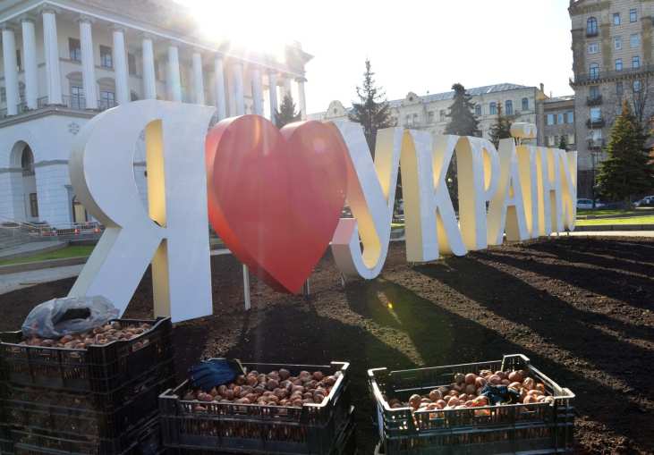 В центре Киева высадили несколько тысяч тюльпанов