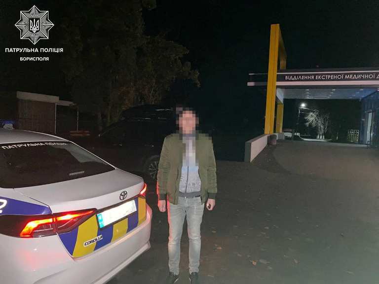 В Борисполе патрульные помогли мужчине добраться домой