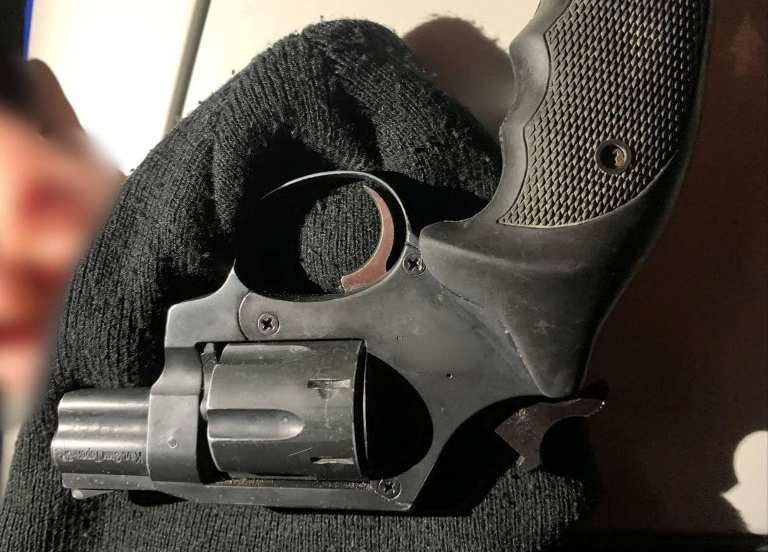 В Борисполе женщине в магазине угрожали пистолетом