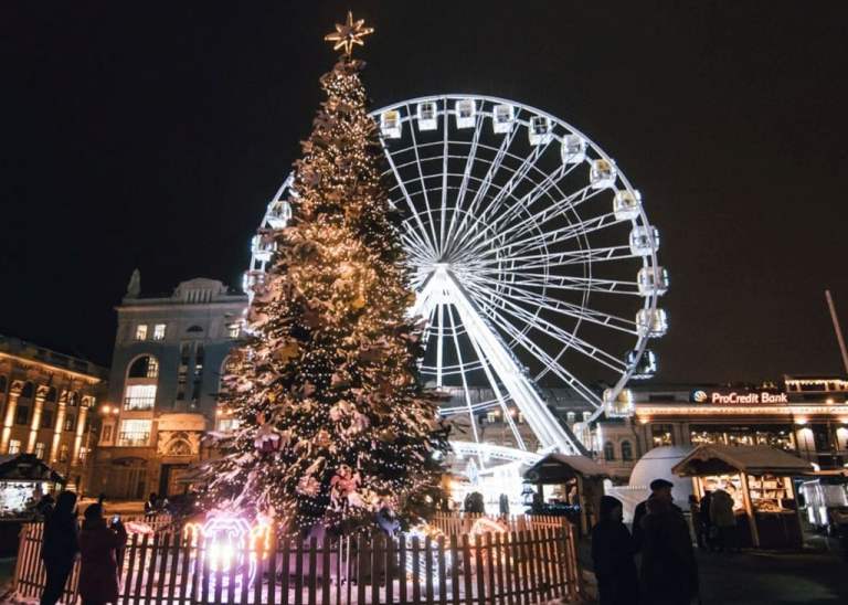 Киевляне требуют запретить устанавливать новогодние елки