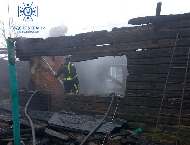 В Киевской области дотла сгорел жилой дом