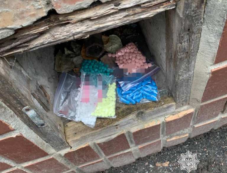 В Борисполе местная жительница нашла тайник с наркотиками