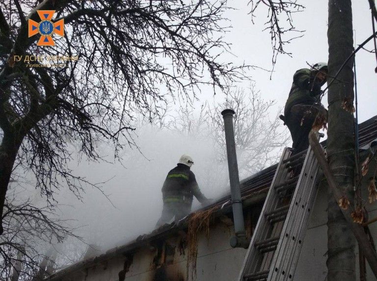 В Киевской области загорелся частный дом, погибла женщина
