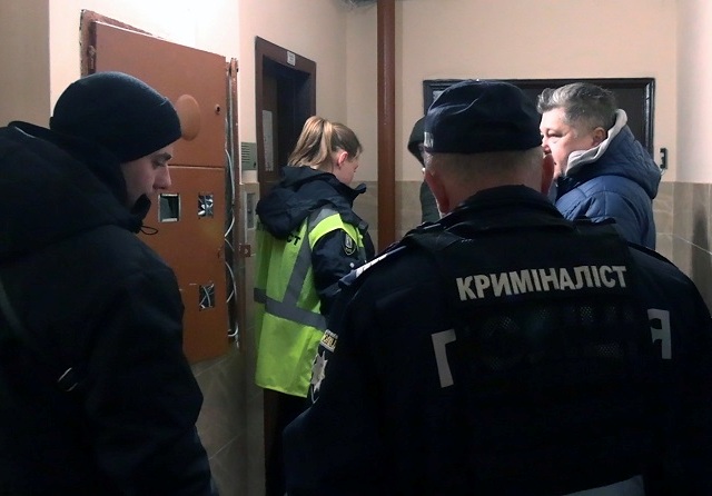 Убил двоих и ранил троих: в киевской квартире квартирант устроил резню