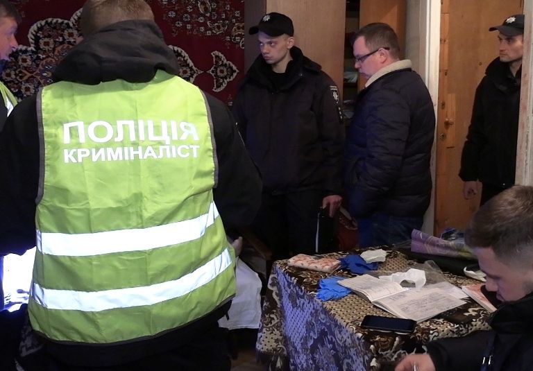 Задушил подушкой и запер труп в квартире: в Киеве убили пенсионерку