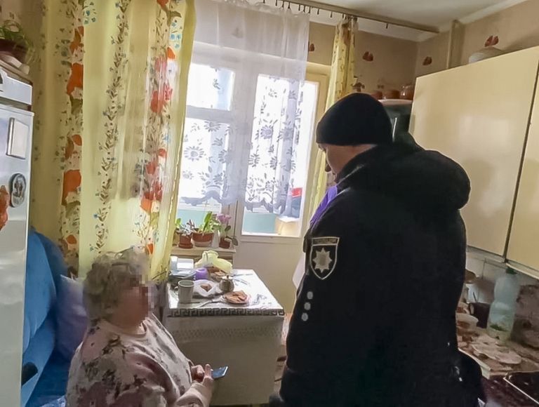 В Киеве пенсионерку ограбили в собственной квартире