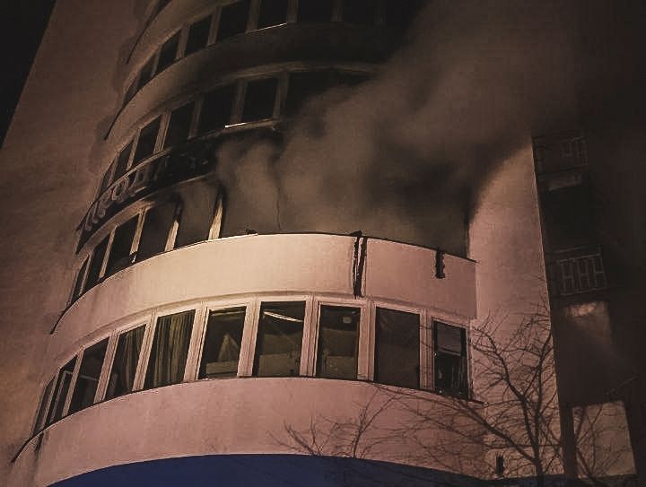 В Киеве среди ночи загорелся недострой
