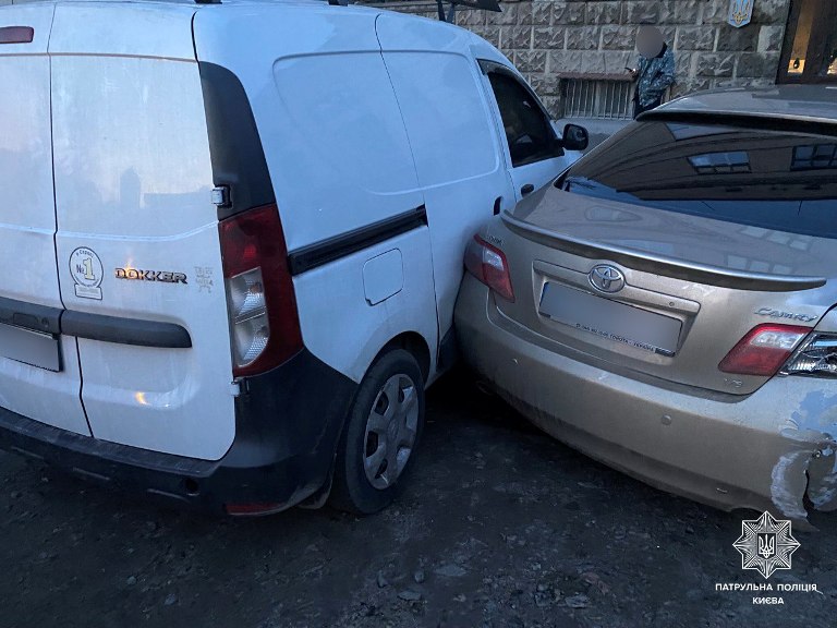 В Киеве охранник СТО на чужой машине устроил аварию и сбежал