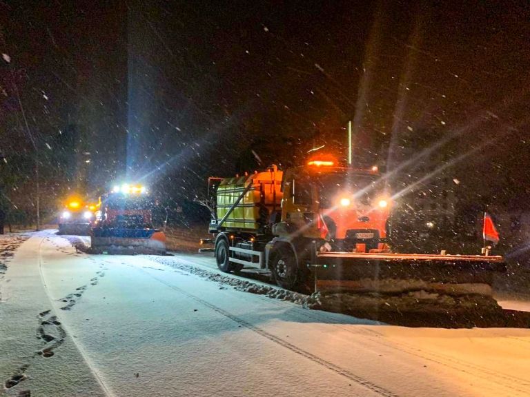 У Києві - сніг, водіїв просять не виїжджати без необхідності