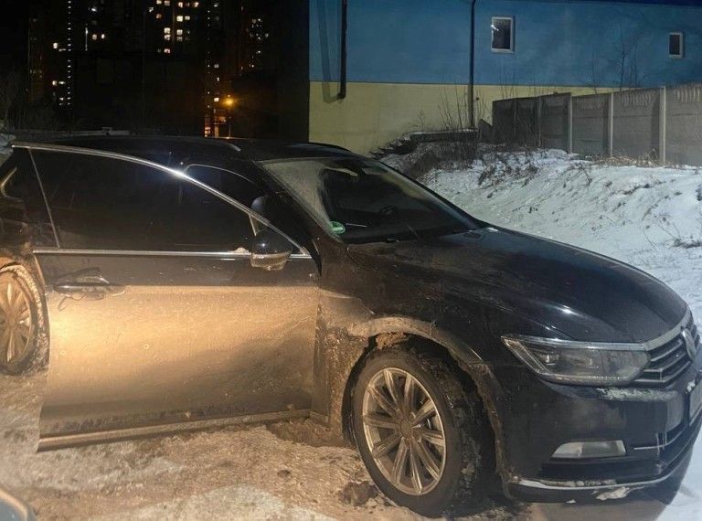 Киевлянин обокрал таксиста и пытался угнать его машину