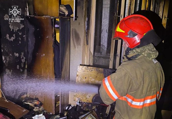 В Киеве вспыхнул пожар в высотке, погибла пенсионерка