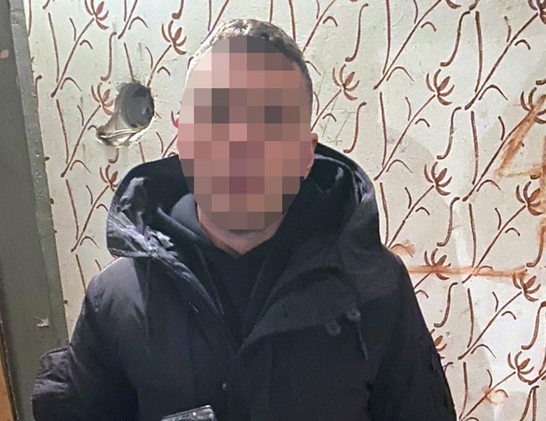Киевлянина избили и ограбили в лифте дома на Борщаговке