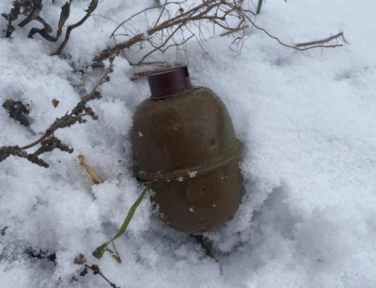 Под Киевом на улице нашли гранату