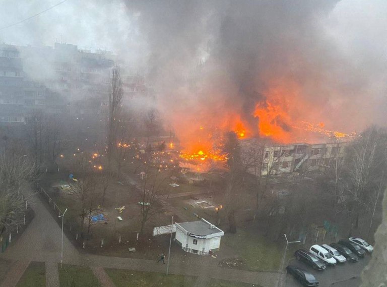Падение вертолета в Броварах: число погибших и пострадавших растет