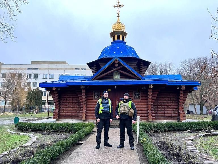К водоемам и храмам Киева стянули полицию