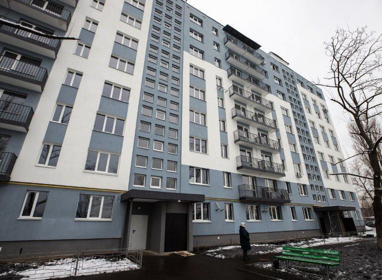 У Києві відновлюють будинки, пошкоджені війною