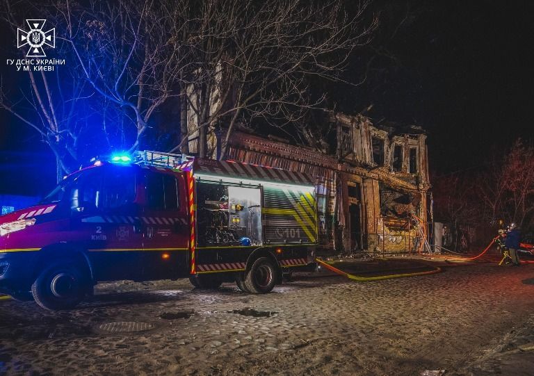 В центре Киева загорелся заброшенный дом, внутри погиб человек