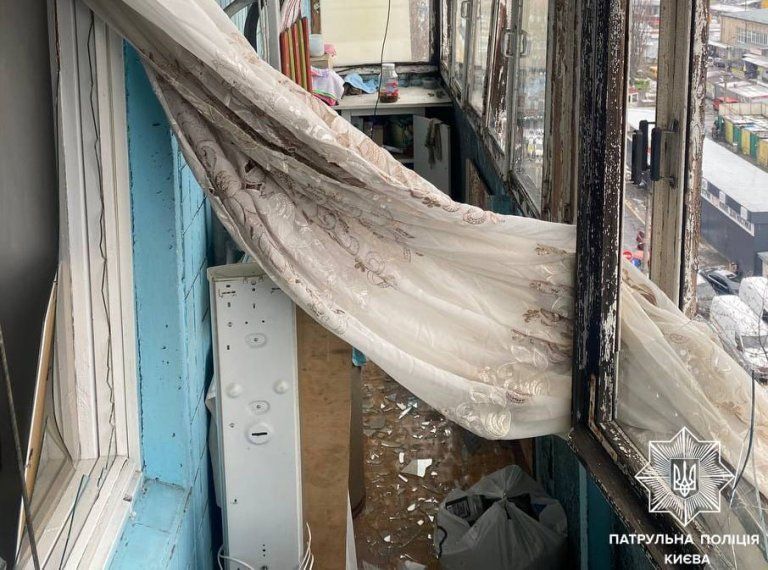 На Радужном в Киеве – взрыв, в квартире вылетели окна