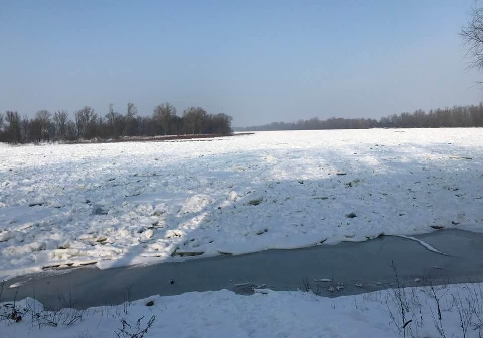 На реке под Киевом – ледяной затор