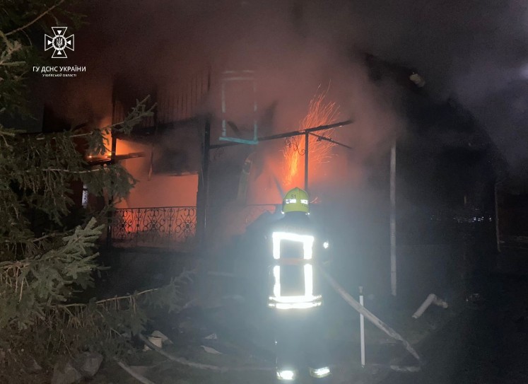 В Киевской области сгорел частный дом, внутри погиб мужчина