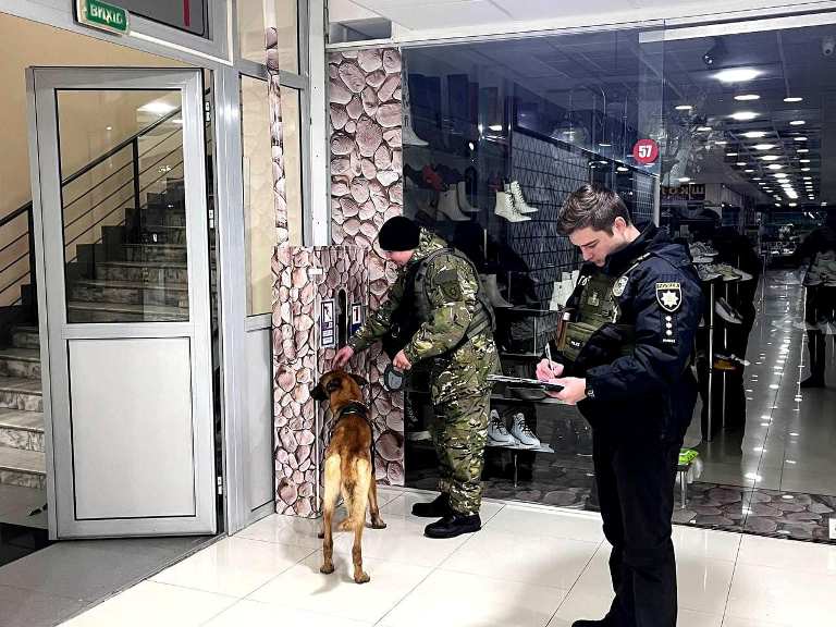 В Белой Церкви из ТРЦ экстренно вывели посетителей