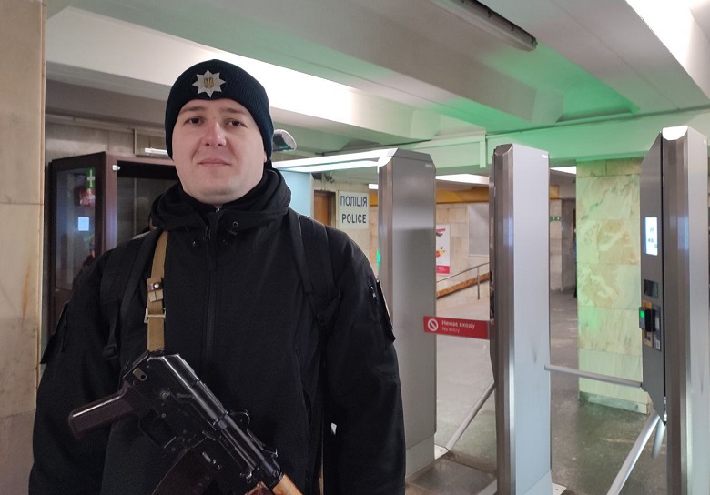 Київський поліцейський врятував життя пасажиру метро