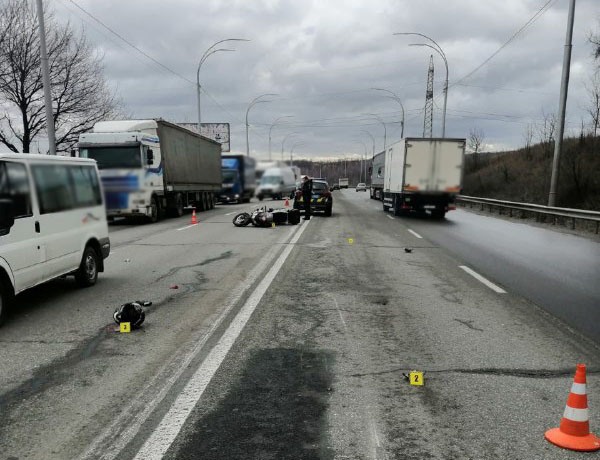 В Киеве – смертельное ДТП, погиб мотоциклист