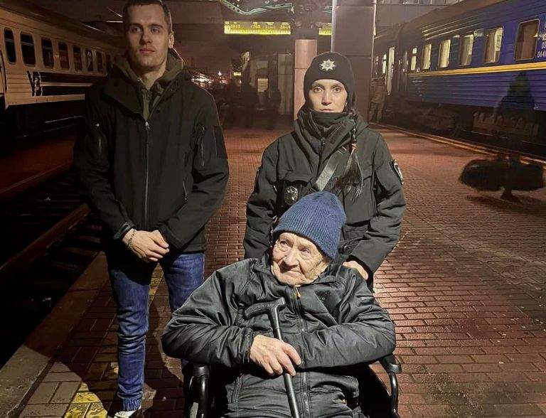 Хотел уехать в Винницу: на вокзале в Киеве нашли пропавшего дедушку