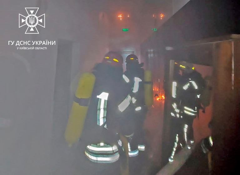 В Броварах загорелся офис, людей пришлось эвакуировать