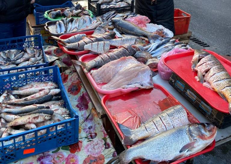 В Киеве у уличных продавцов изъяли рыбу